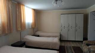 Гостевой дом TwinHouse Karakol Каракол Односпальная кровать в общем номере-2