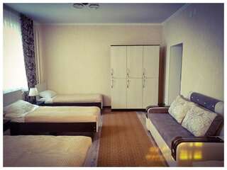 Гостевой дом TwinHouse Karakol Каракол Односпальная кровать в общем номере-6